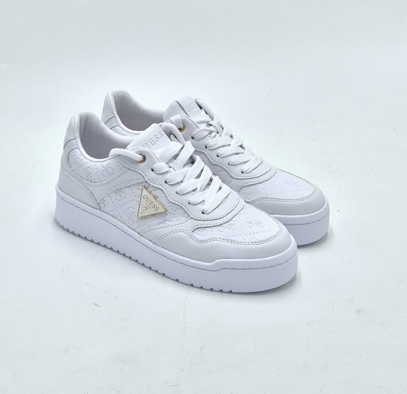 Guess sneaker logo allover embossed bianca FLJMI6FAL12