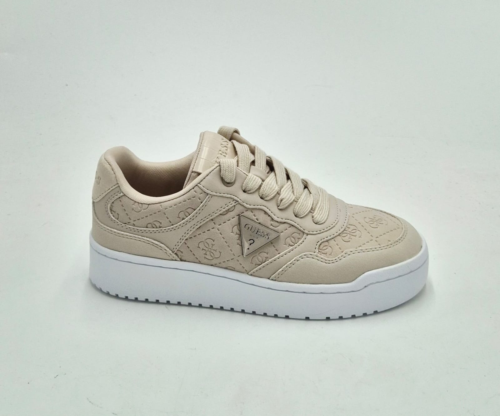Guess sneaker logata embossed color avorio FLFMR9FAL12IVORY