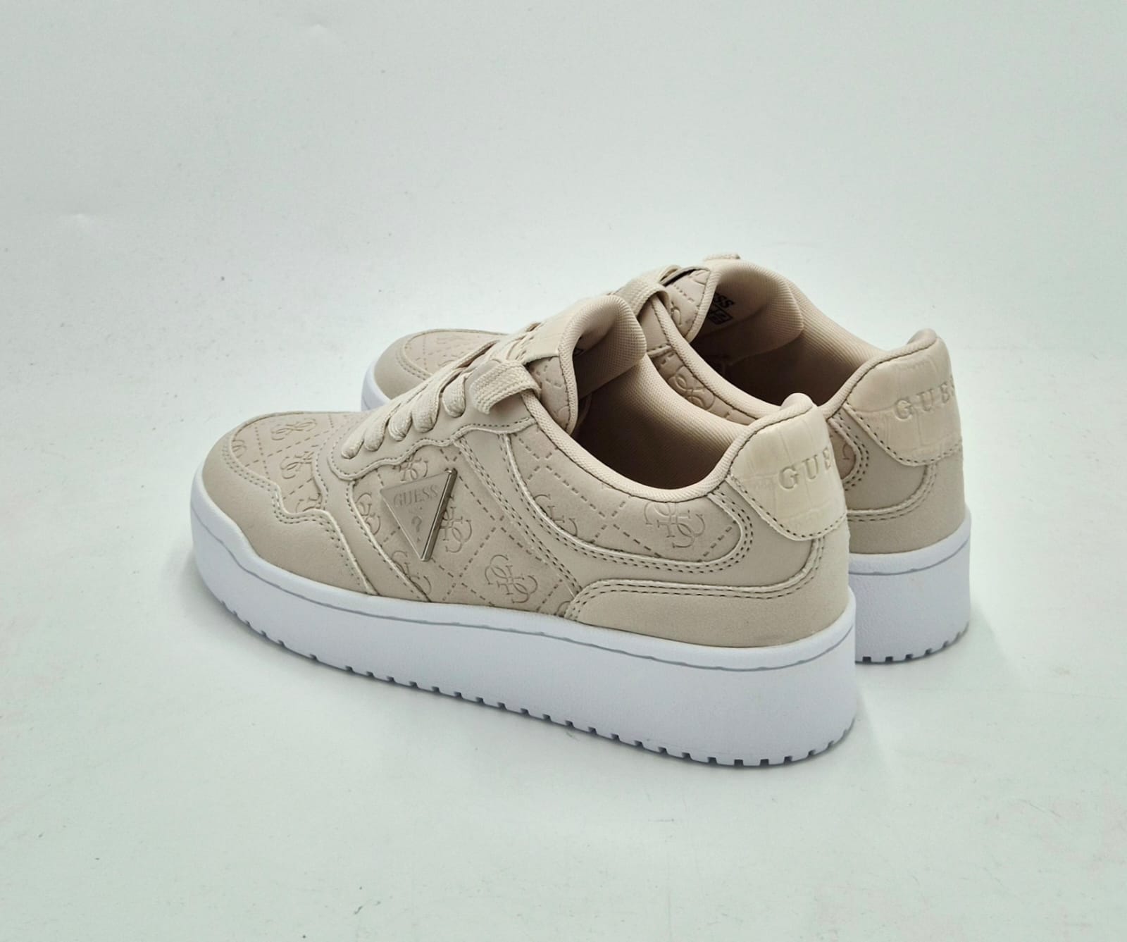 Guess sneaker logata embossed color avorio FLFMR9FAL12IVORY