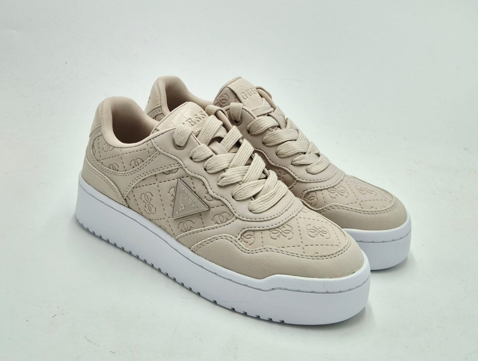 Guess sneaker logata embossed color avorio FLFMR9FAL12IVORY