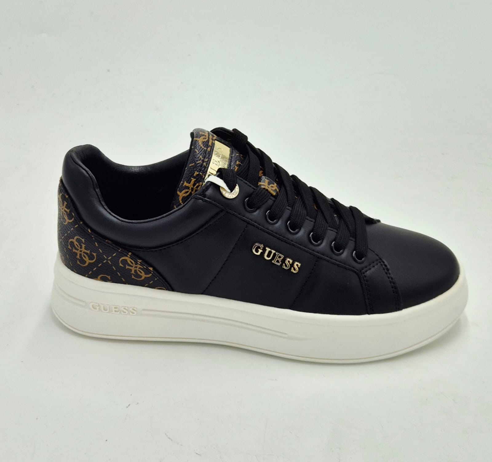 Guess sneaker in pelle FLFWLLPEL12BLKBR nero/logato