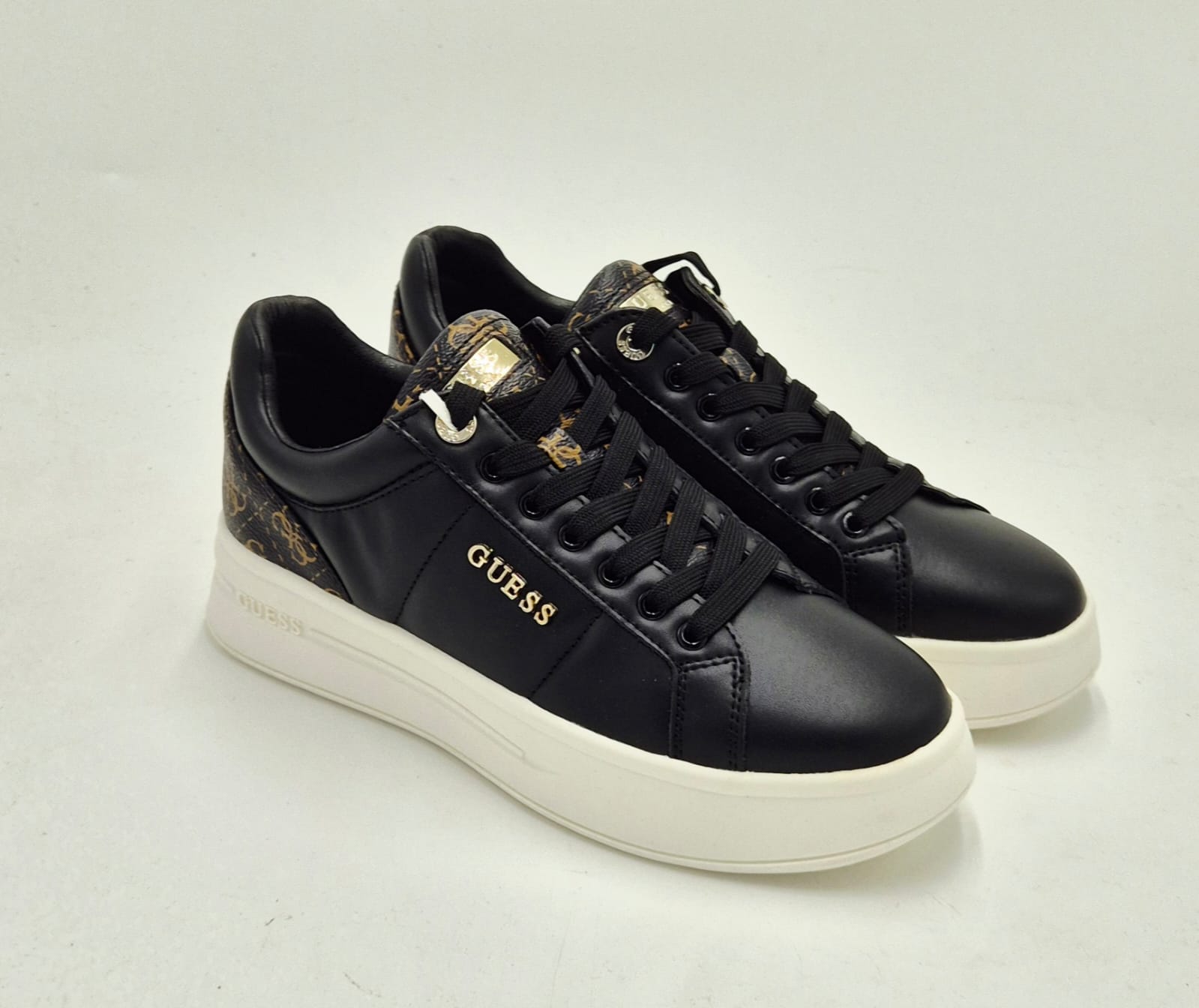 Guess sneaker in pelle FLFWLLPEL12BLKBR nero/logato