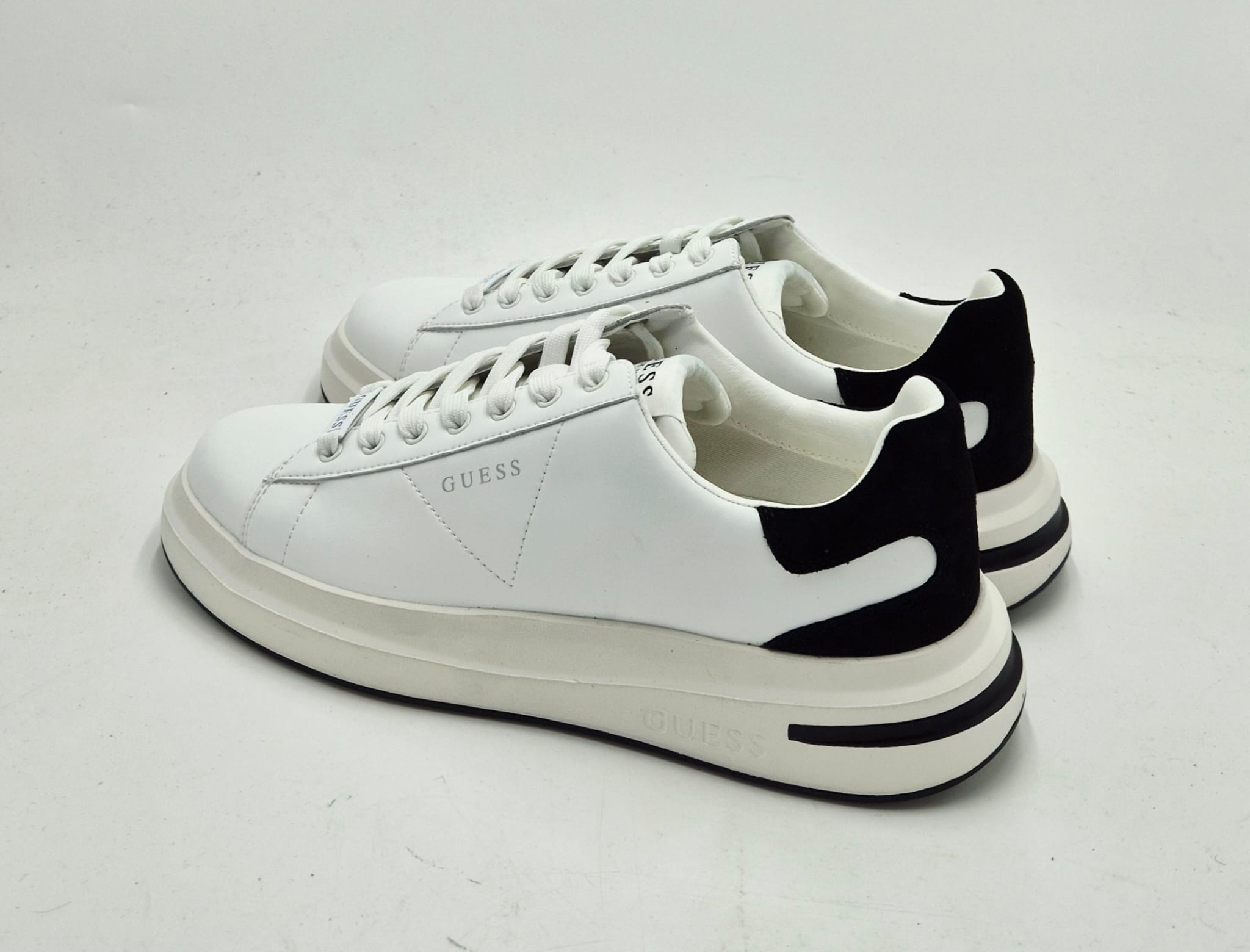 Guess scarpa uomo bianca in pelle con toppone nero FMFLBALEA12WHIBK