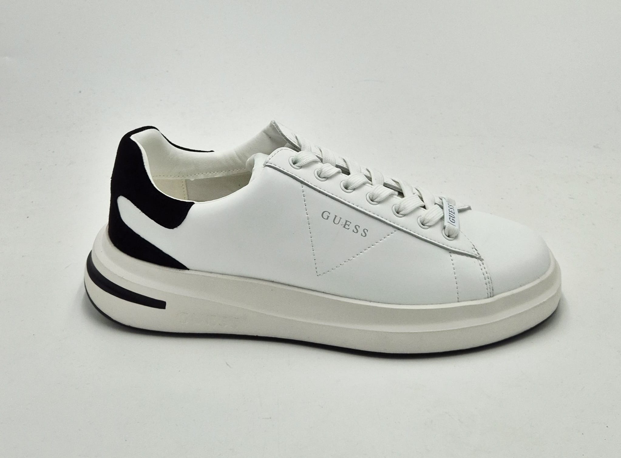 Guess scarpa uomo bianca in pelle con toppone nero FMFLBALEA12WHIBK