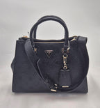Guess borsa satchel a mano con tracolla logo embossed HWPD9888070BLO nero