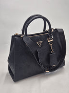 Guess borsa satchel a mano con tracolla logo embossed HWPD9888070BLO nero