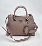 Guess borsa satchel a mano con tracolla logo embossed HWPD9888070DKO tortora