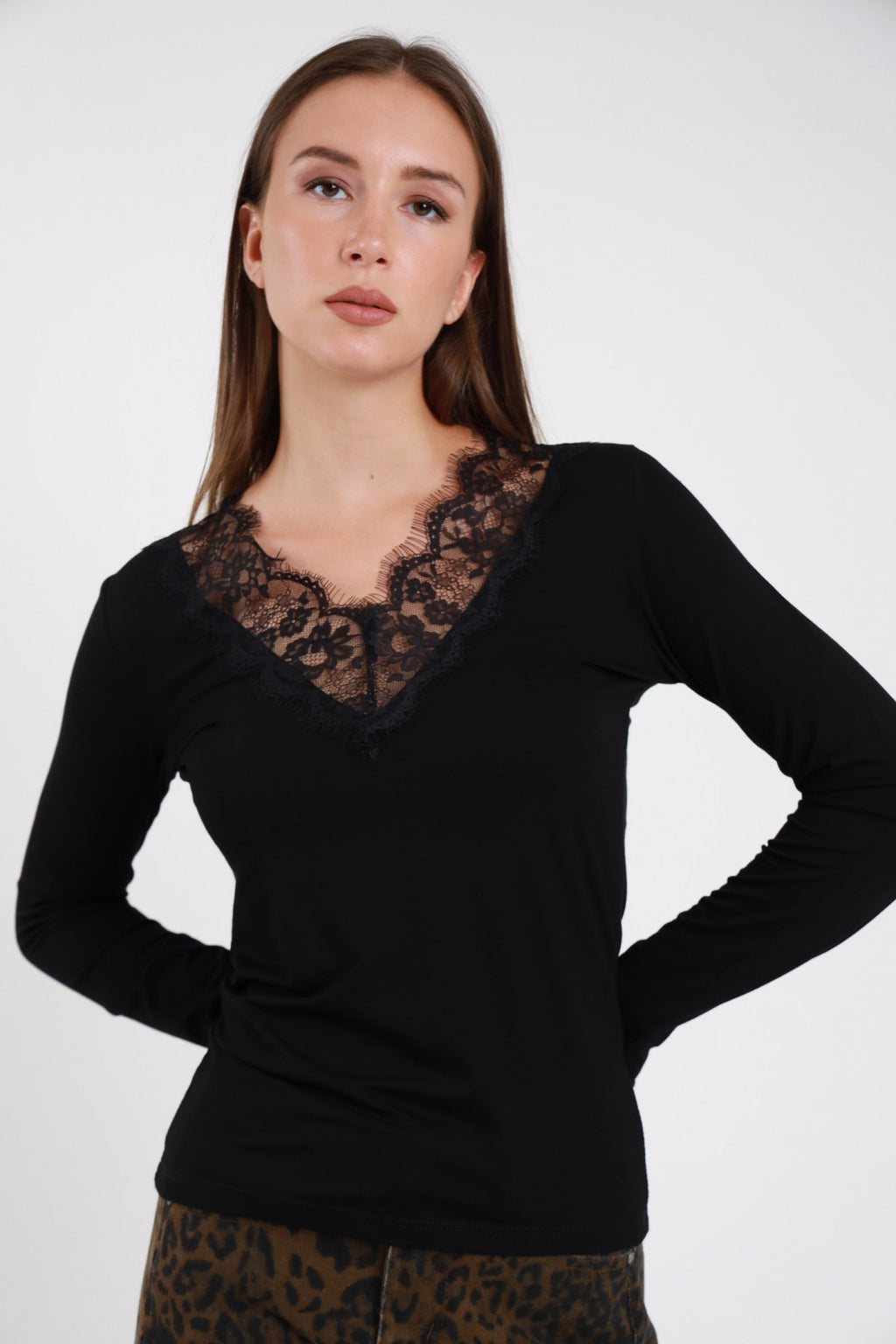 Susy mix maglia scollo V viscosa stretch con pizzo 11721U75 nero