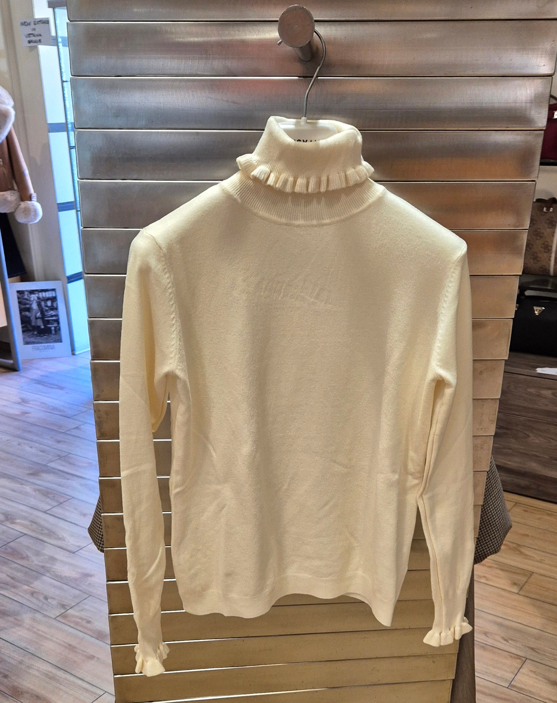 Susy mix maglioncino lupetto con gale AP450520U33 crema