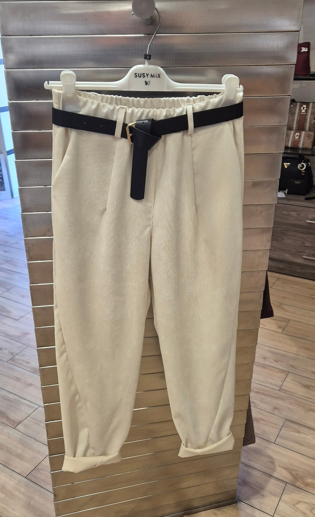 Susy mix pantalone velluto millerighe con cintura 25682U58 latte