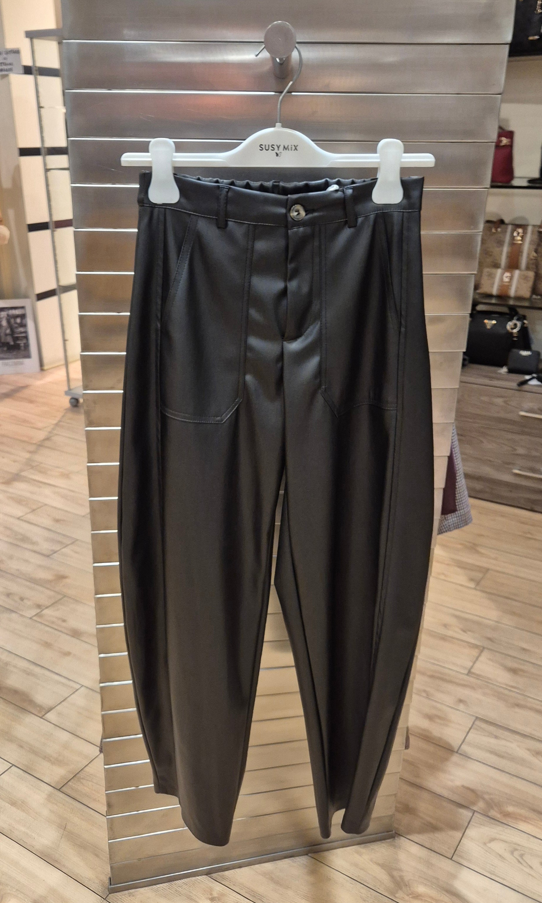 Susy mix pantalone baloon in ecopelle nera PP266T10U75