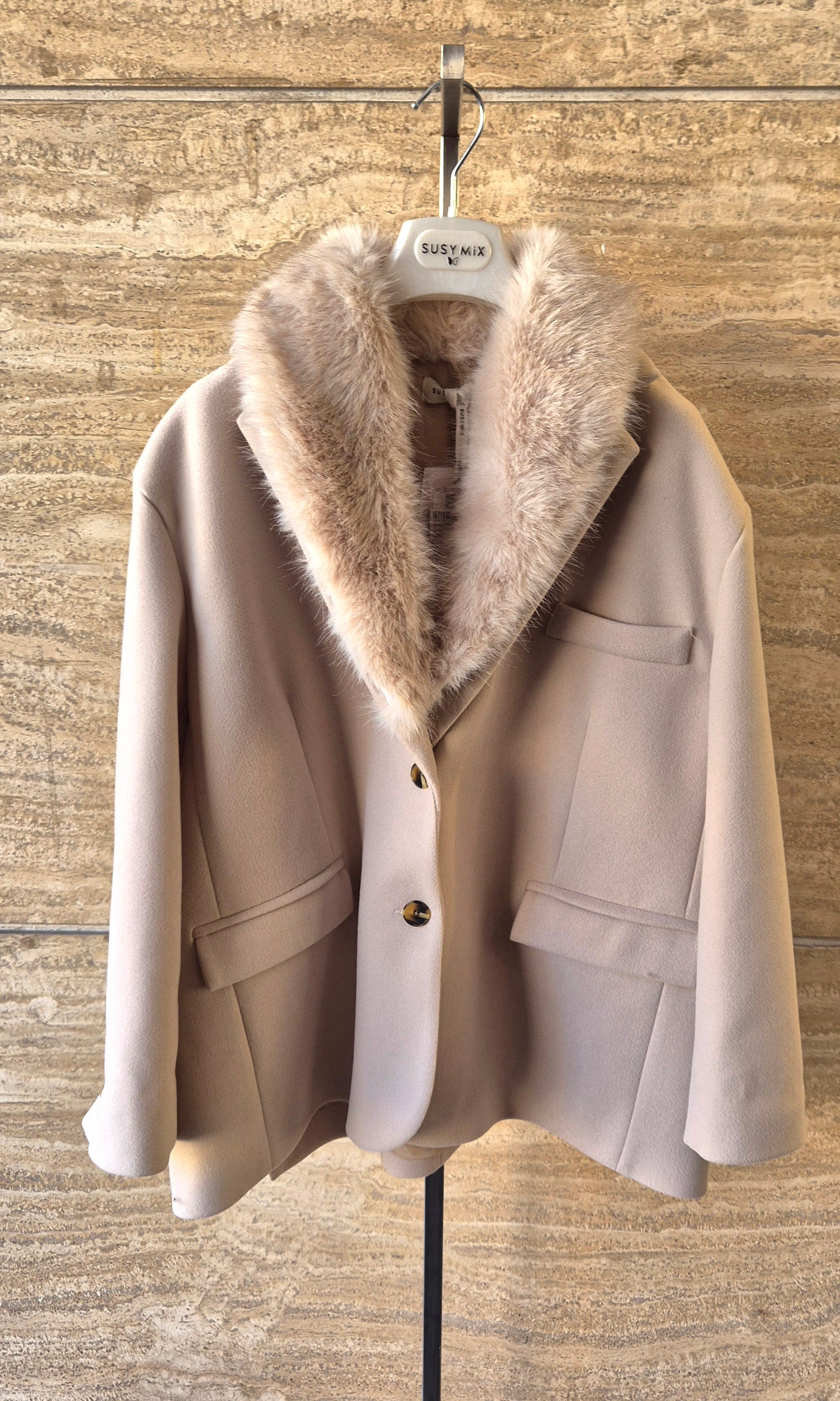 Susy mix giacca cappotto con ecopelliccia staccabile color gesso PP309T532U41