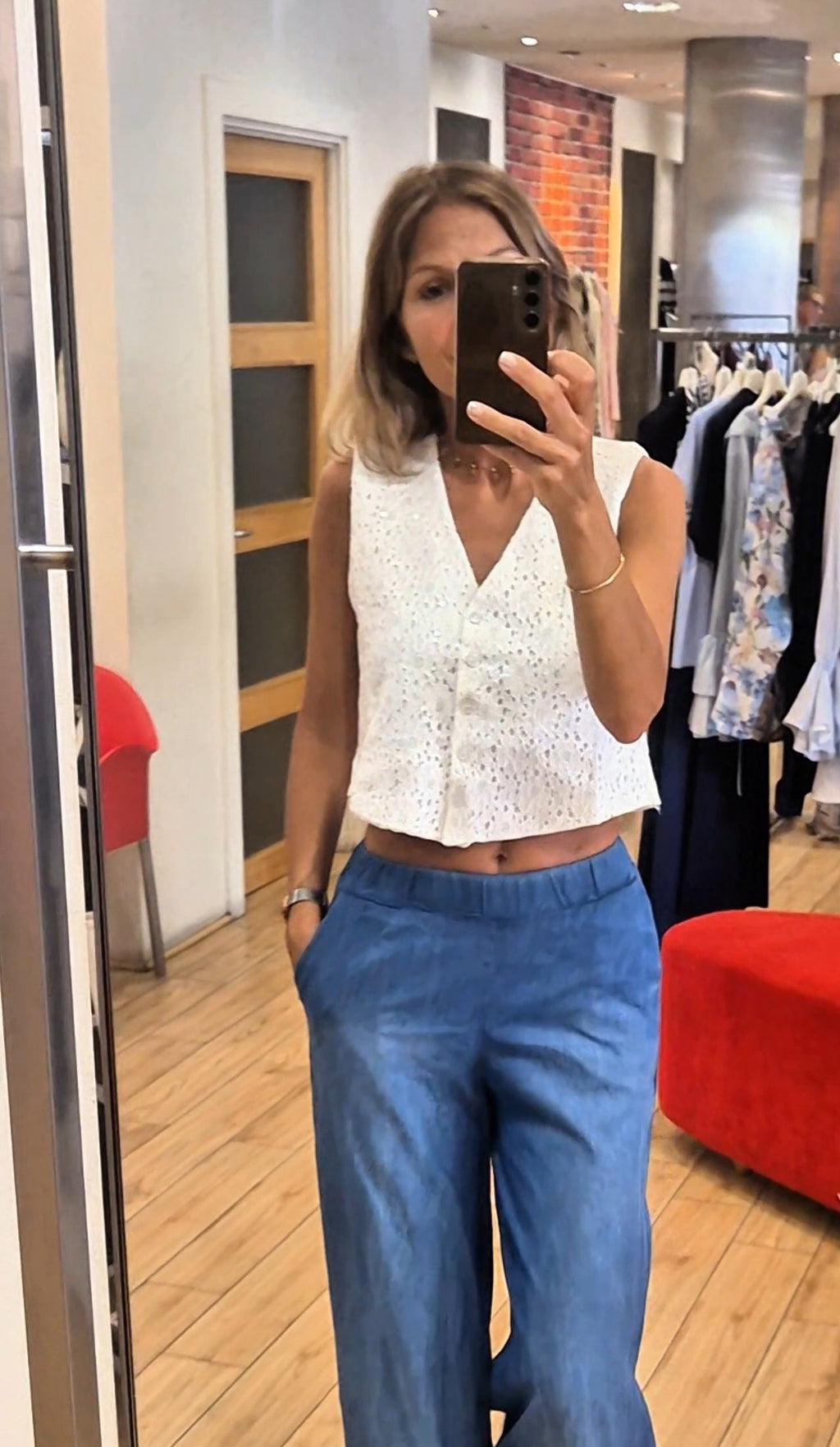 Susy mix gilet con pailletes e ricami panna