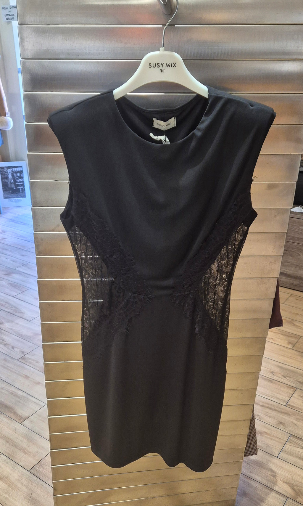 Susy mix abito smanicato con inserti in pizzo V12422CR nero