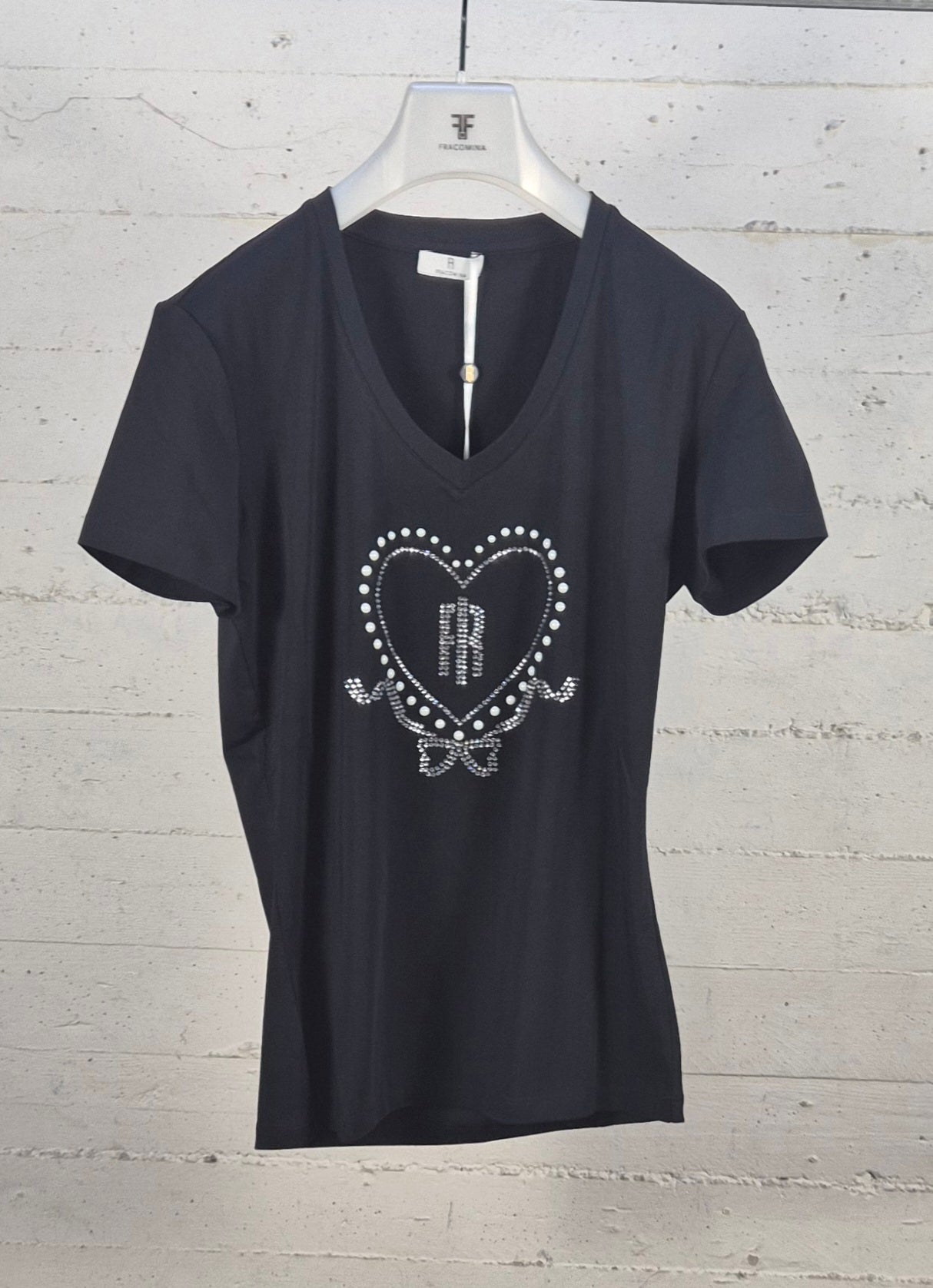 Fracomina t-shirt scollo v manica corta NERA ST3007J401N 053 con cuore