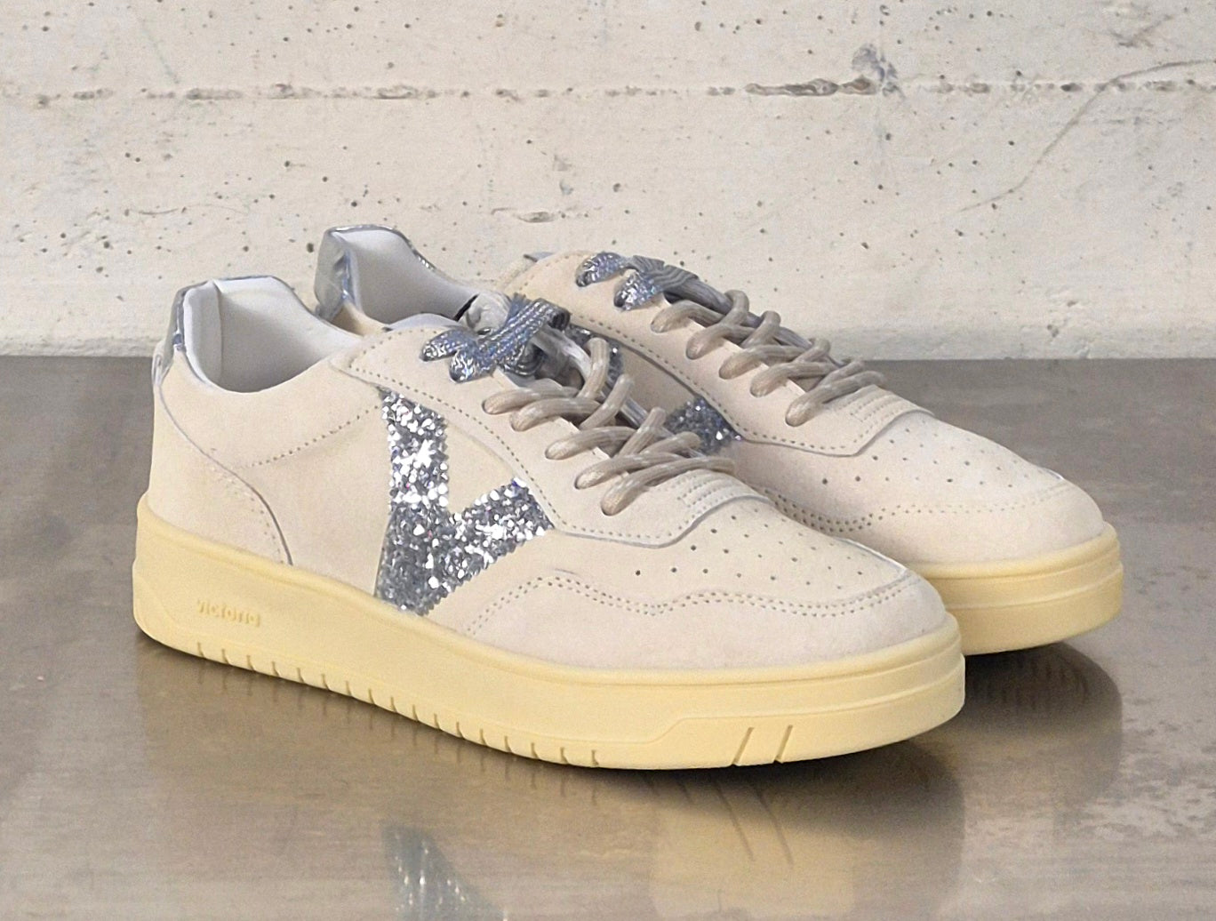 Victoria scarpa donna 1257144 crudo camoscio beige con glitter argento