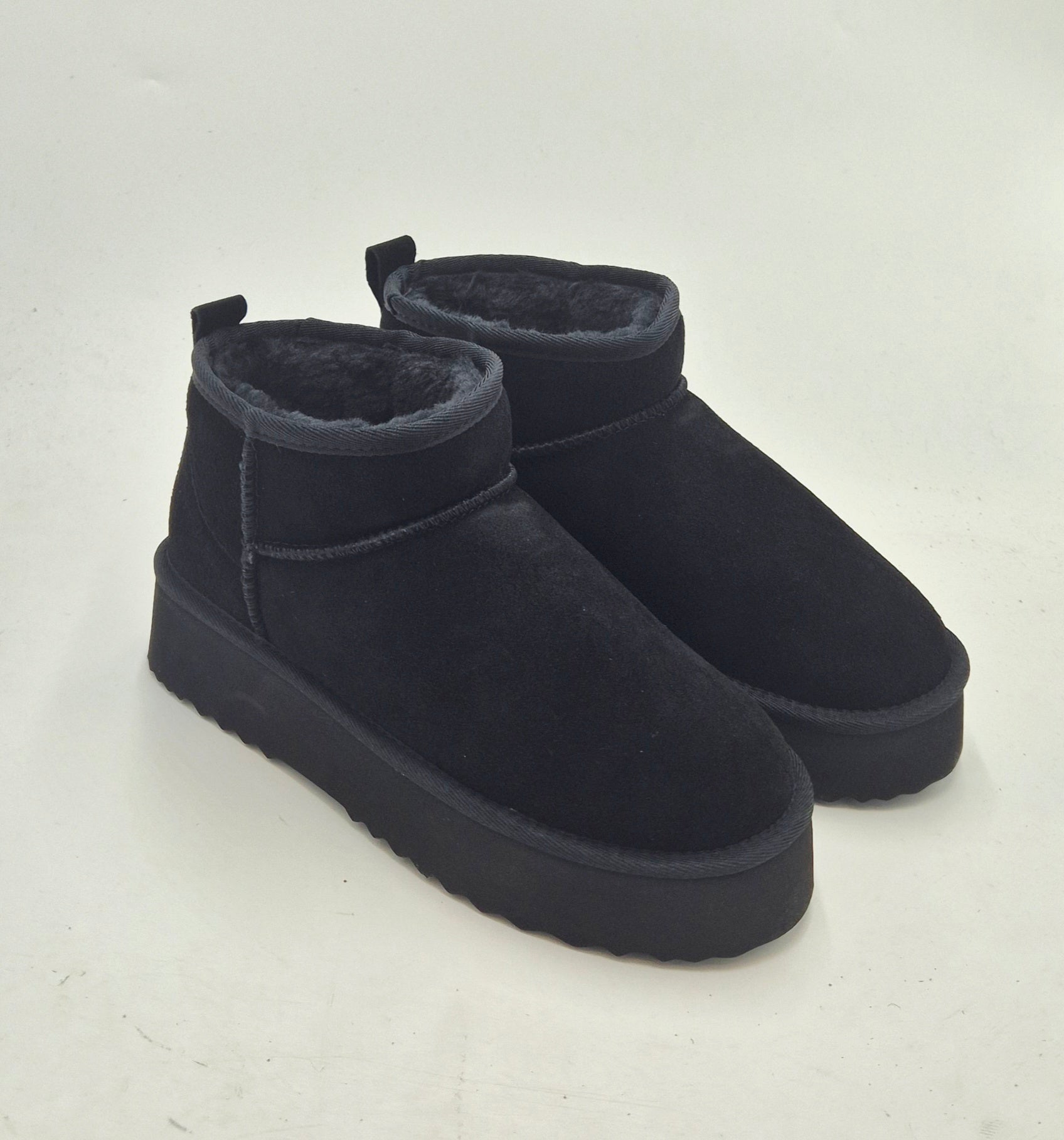 Vivienne D polacchino pelliccia camoscio nero VST012NERO