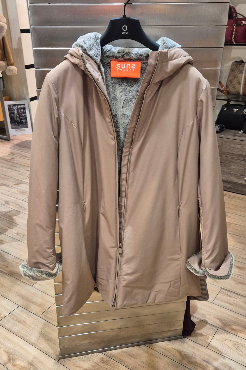 Suns giacchetto beige tessuto tecnico con interno ecopelliccia GBS5302DNOCE