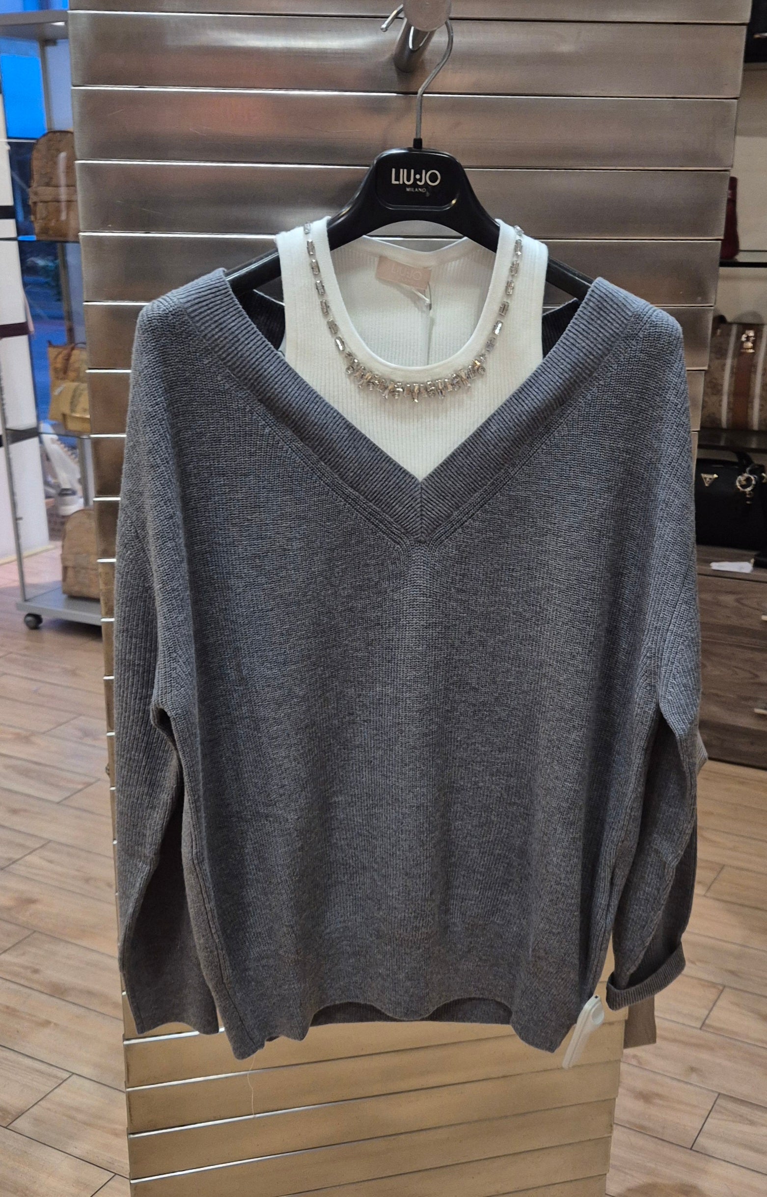 Liu Jo maglia mistolana con effetto canotta con gioielli grigia MF5126MA85Q03738