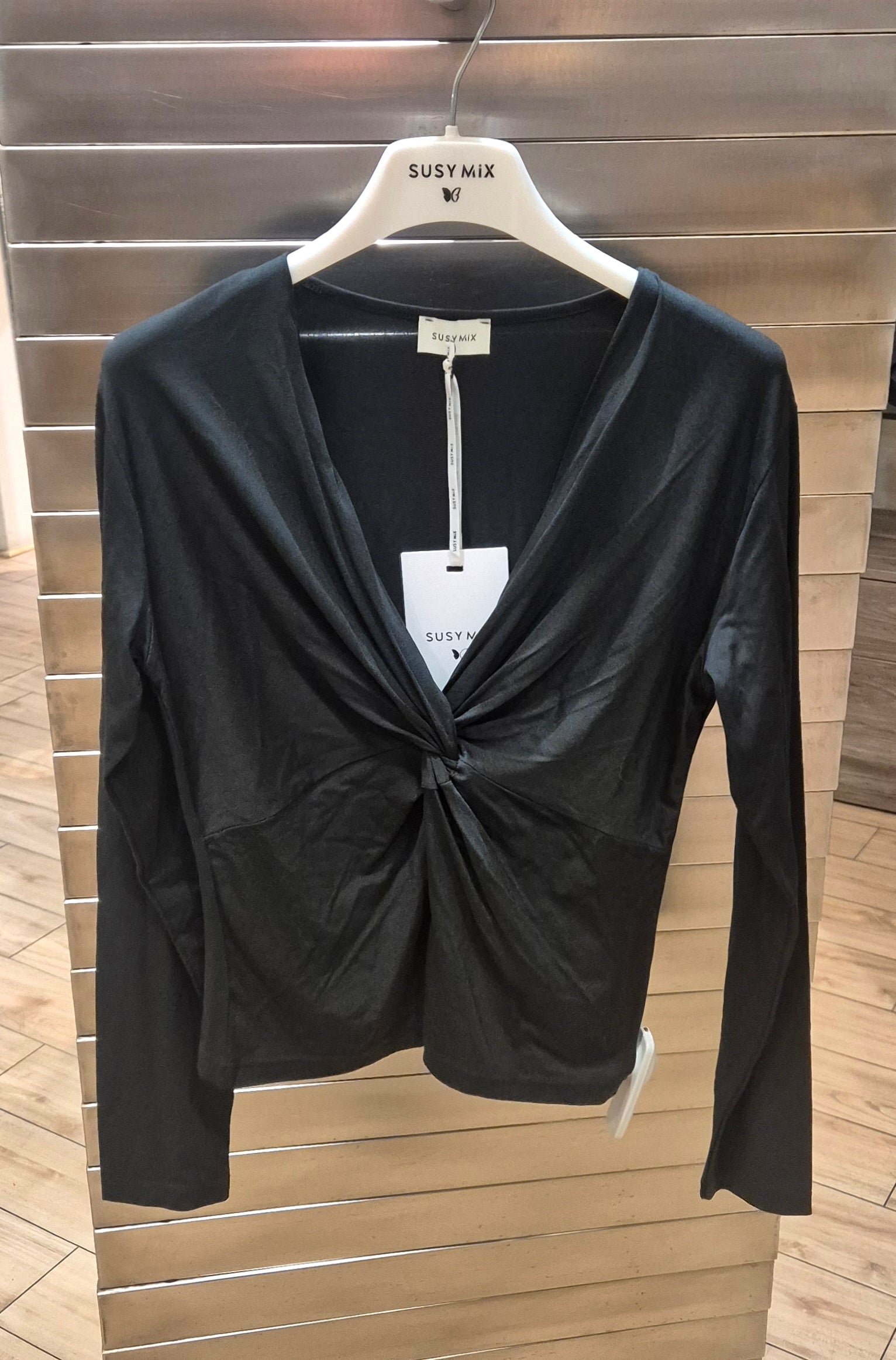 Susy mix t-shirt manica lunga con nodo nera 260103U75