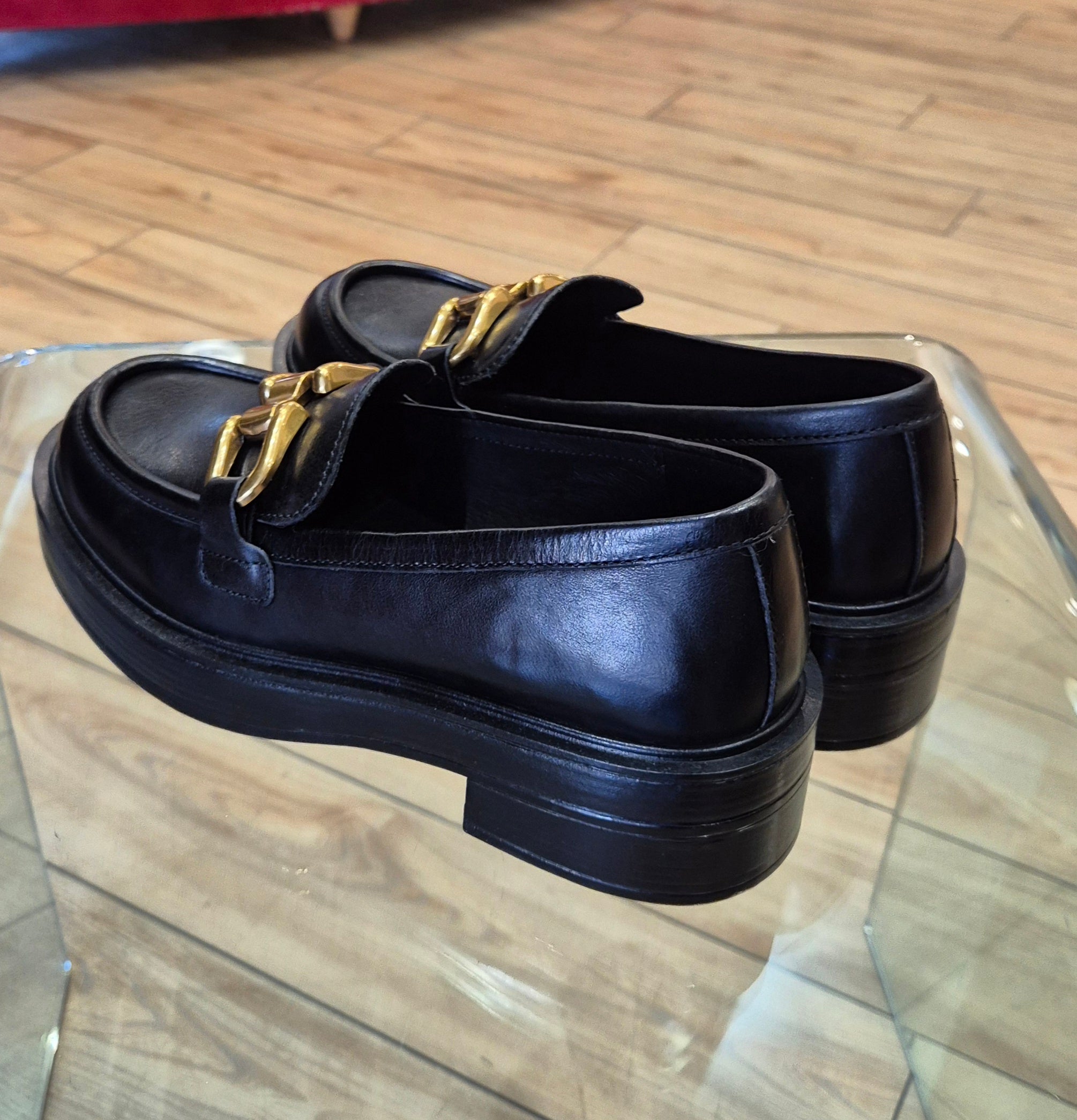 Emanuelle Vee mocassino pelle nera con accessorio oro 7051P131BLACK