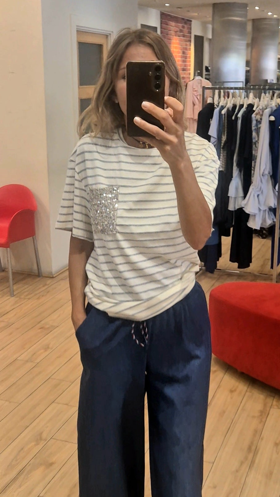 Susy Mix t-shirt rigata tasca paillettes grigio/beige