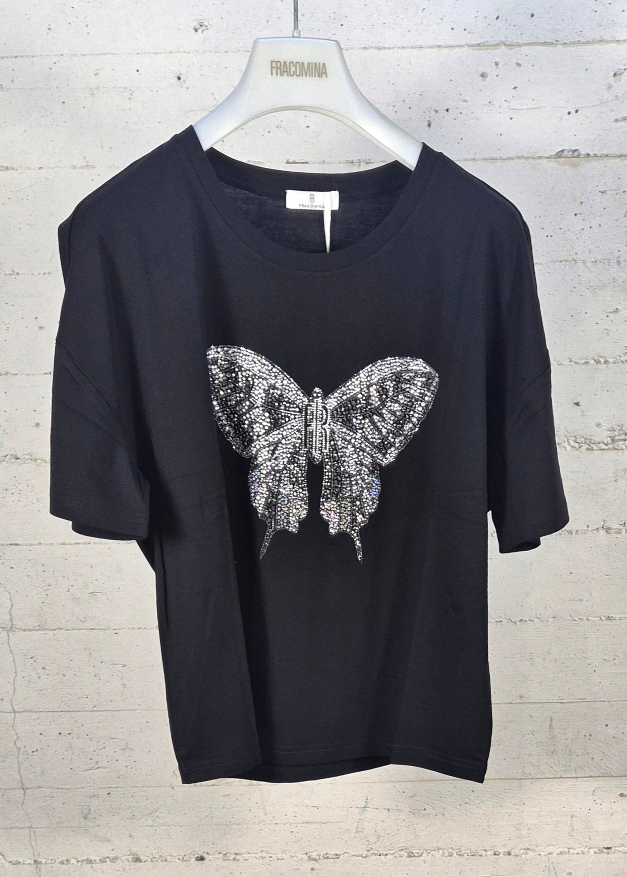 Fracomina t-shirt con farfalla nera con brillantini ST3046J401 053