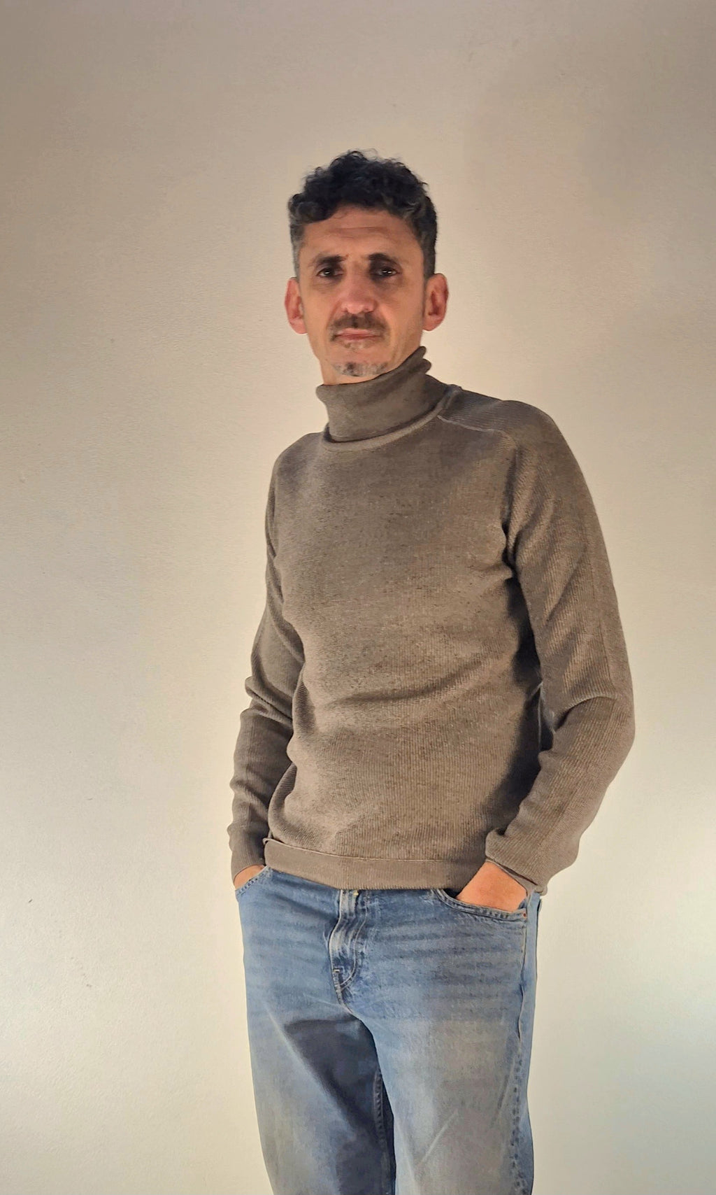 Seinse maglia collo alto in misto viscosa a costa fine fango MI3072