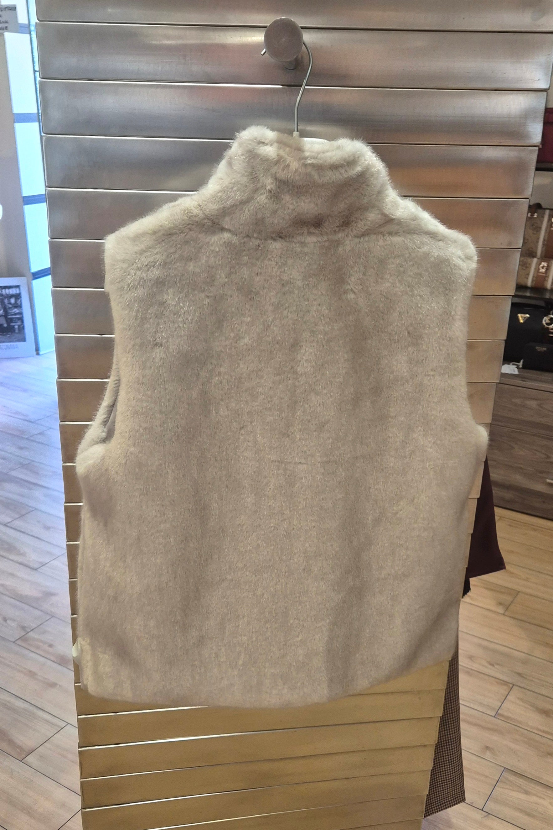 Susy mix gilet in ecopelliccia con cerniera GL0575U46 beige