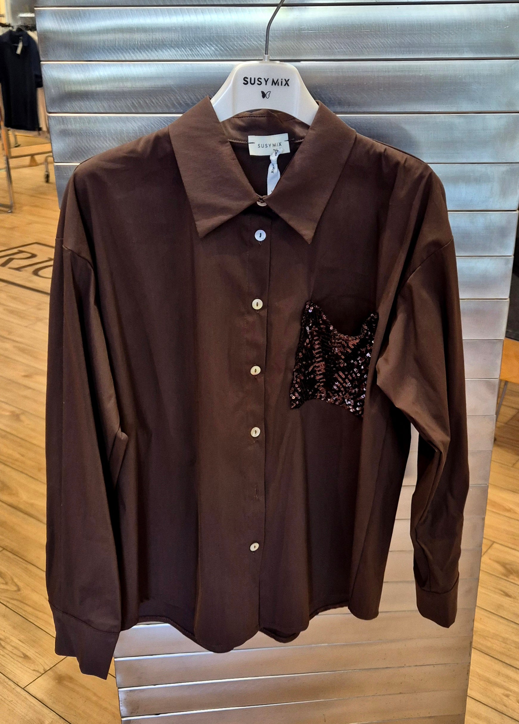 Susy Mix camicia con tasca paillettes testa di moro 26247CP