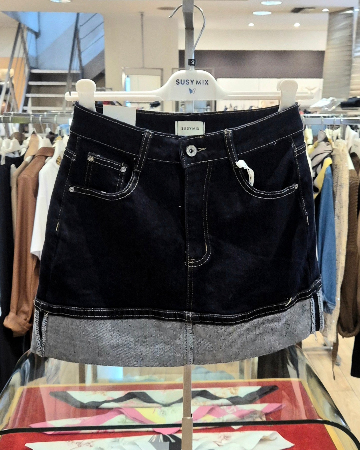 Susy Mix minigonna jeans scuro con risvolta 6638U55