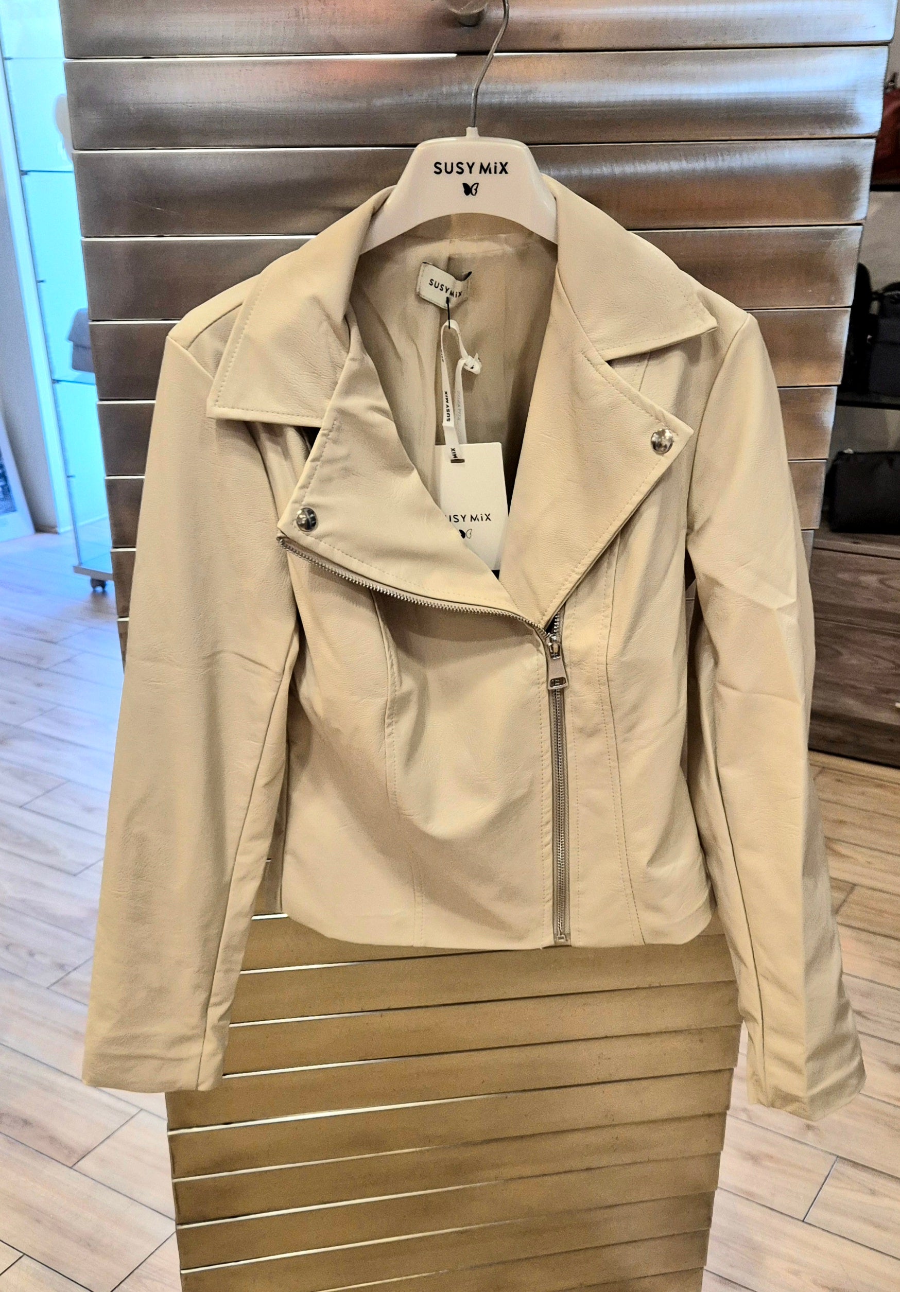 Susy Mix chiodino ecopelle nera 4158U13 beige