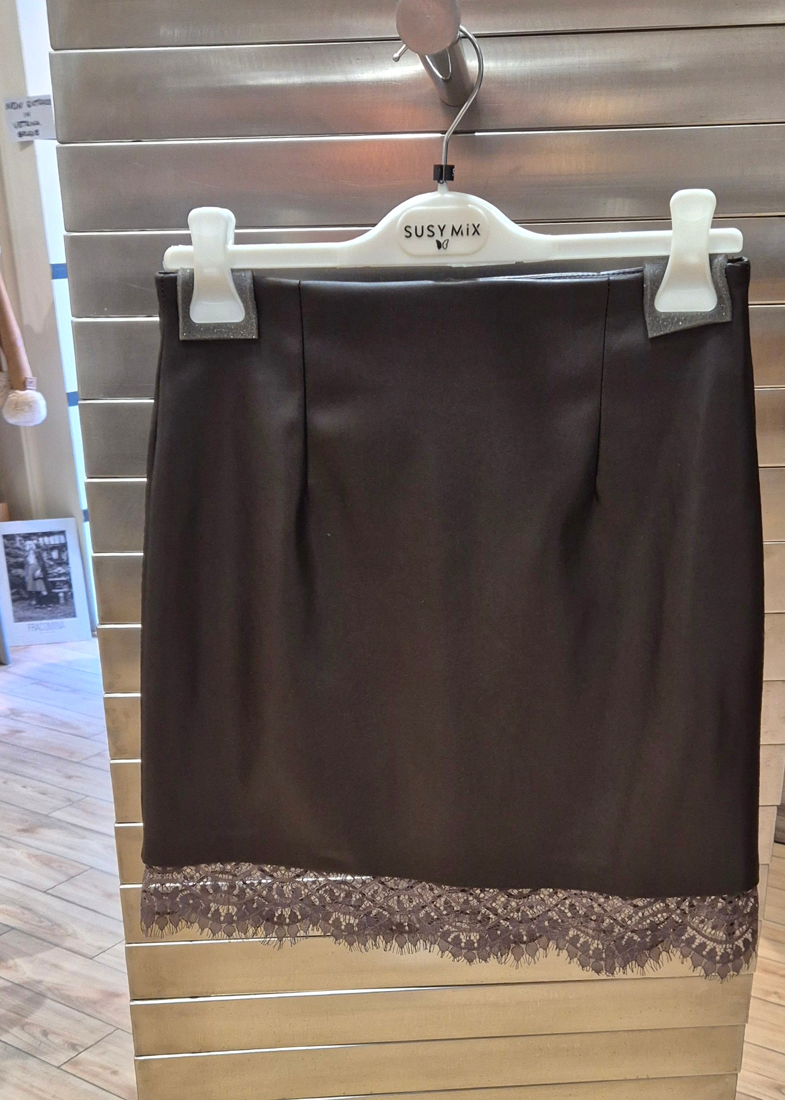 Susy mix minigonna ecopelle con pizzo PP304T10U70 MORO