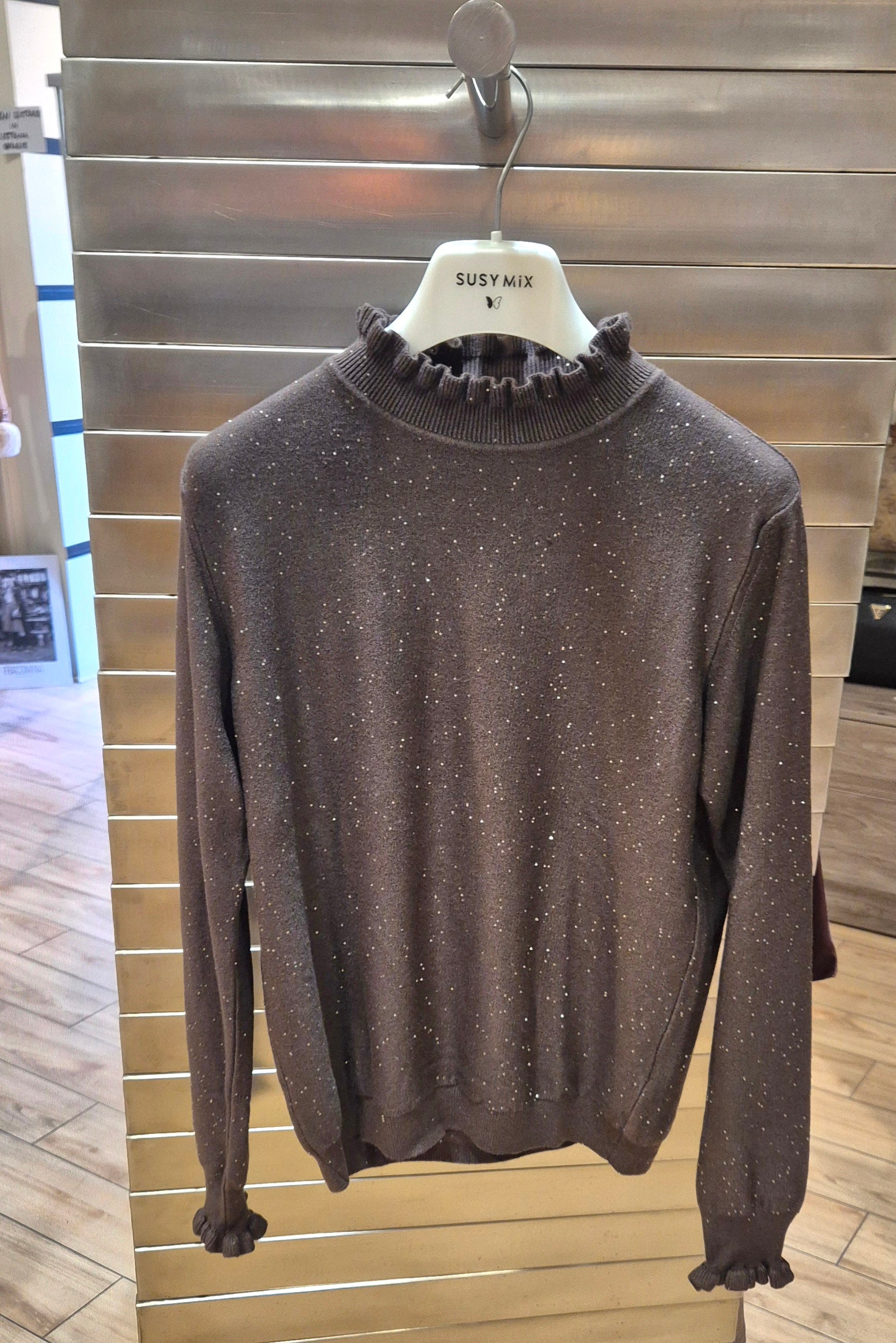 Susy mix maglioncino lupetto con gale e brillantini 241310424U70 marrone