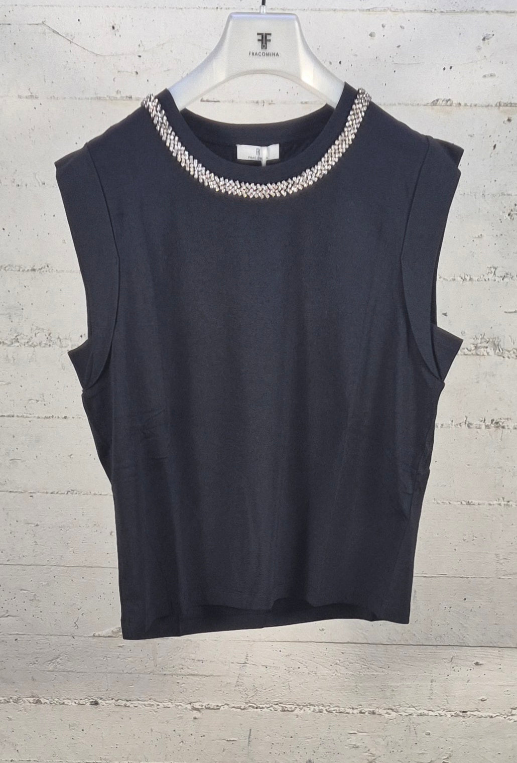 Fracomina t-shirt smanicata nera con castoni ST3047J4180 053